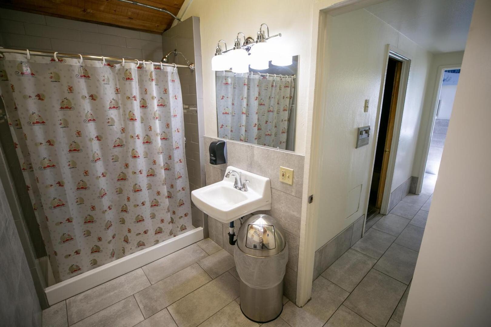 Spacious 2 Bedroom *