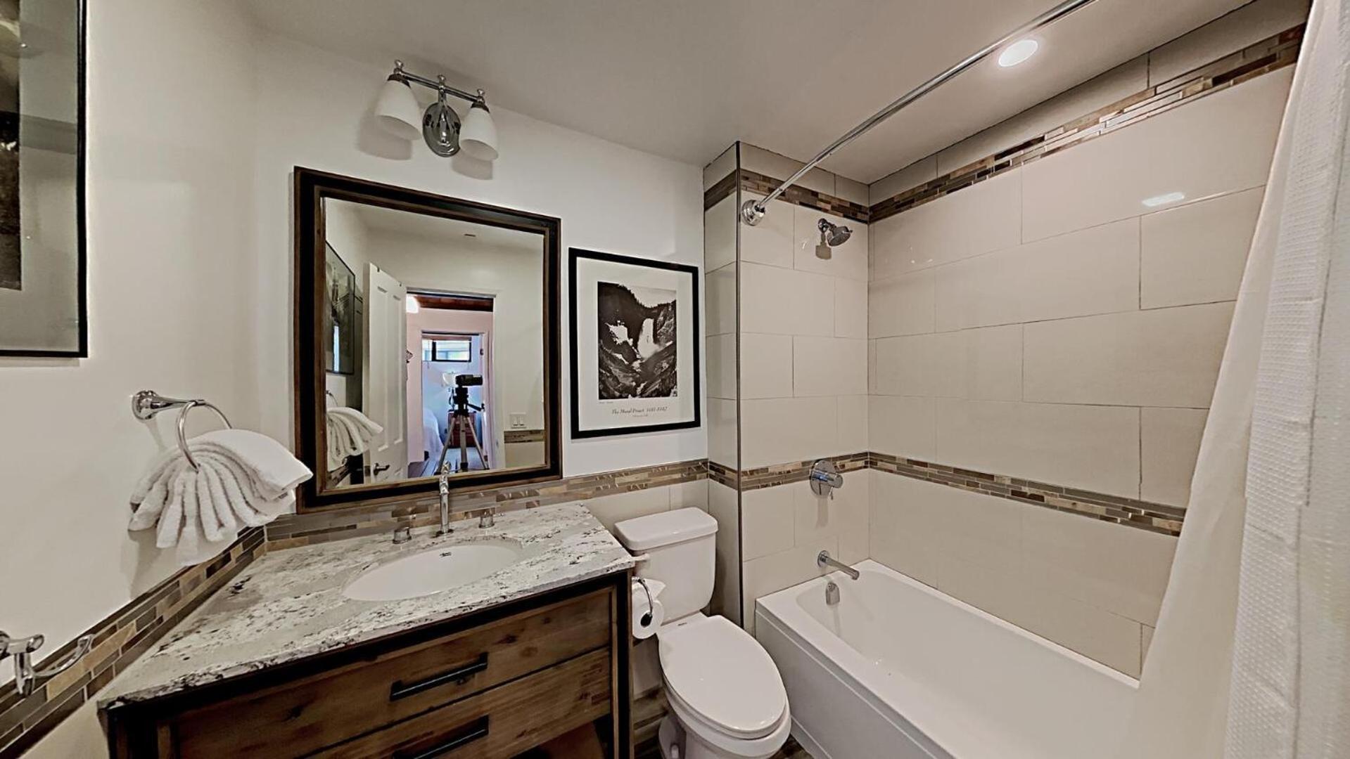 Spacious 2 Bedroom Apartment *