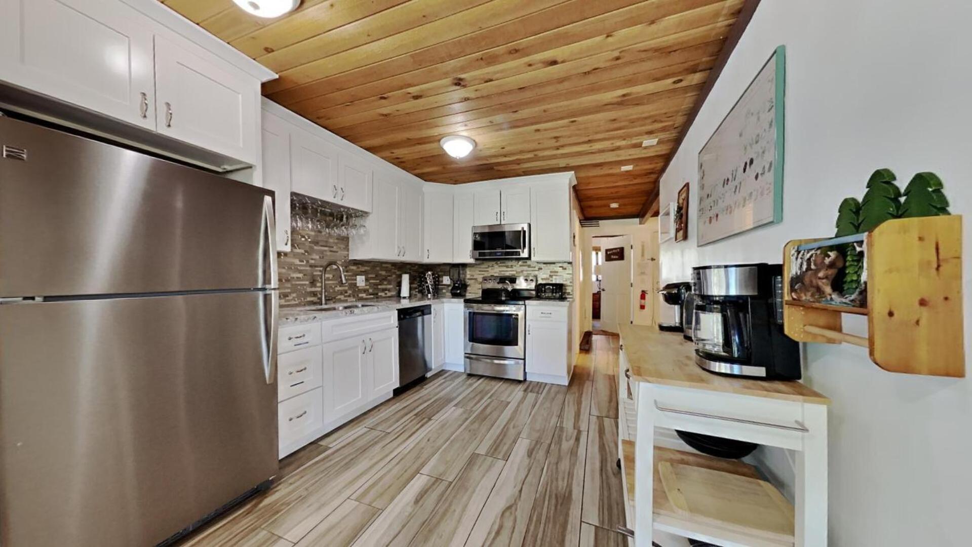 Spacious 2 Bedroom Apartment *