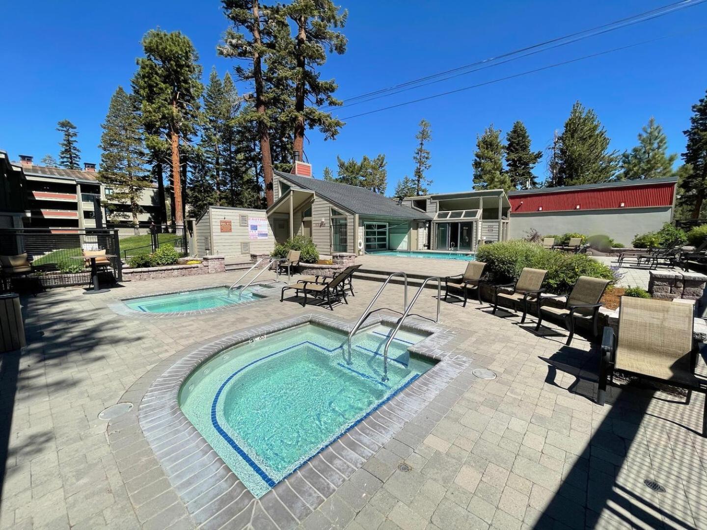 Spacious 2 Bedroom Apartment *